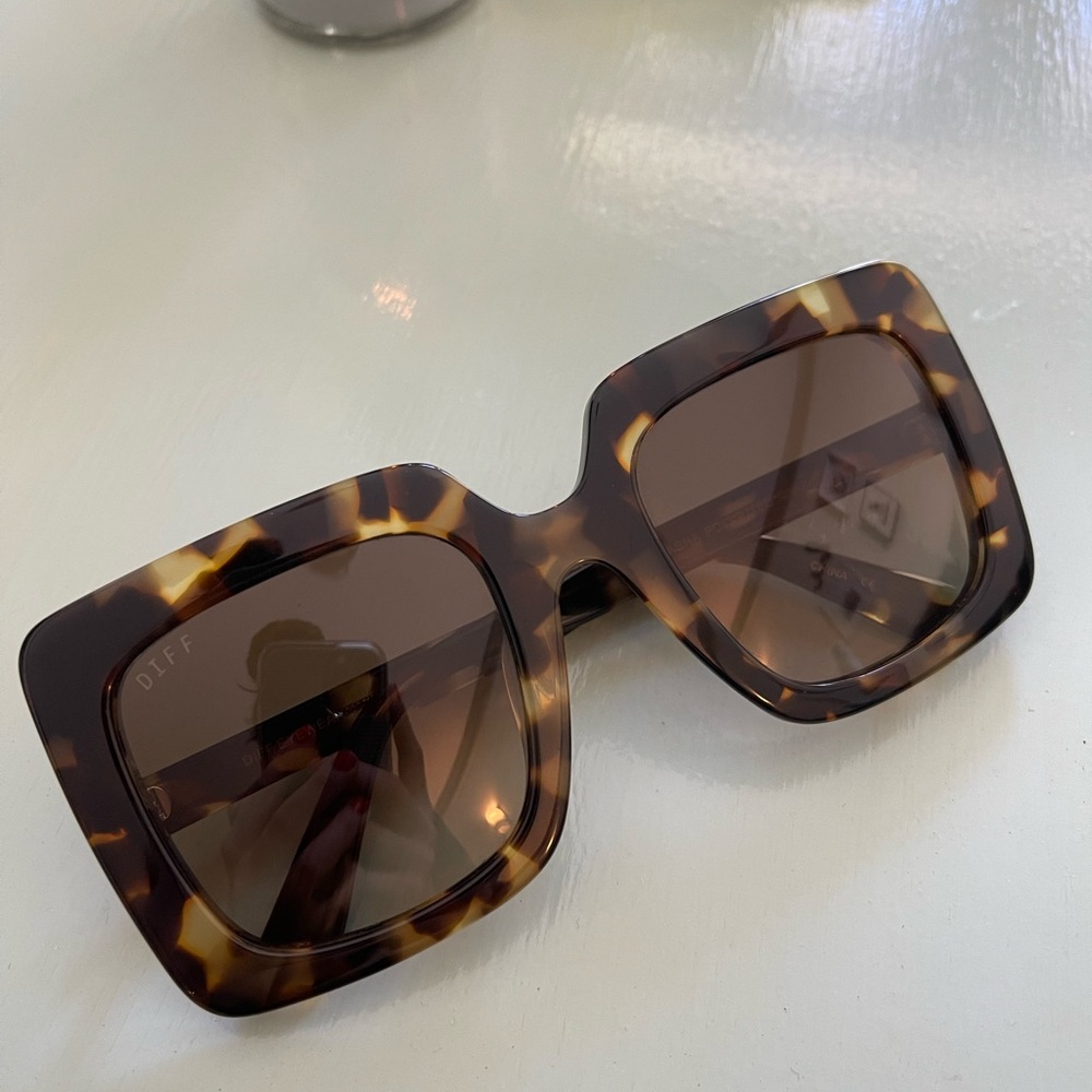 DIFF Sasha Thick Square Oversized Polarized Sunglasses